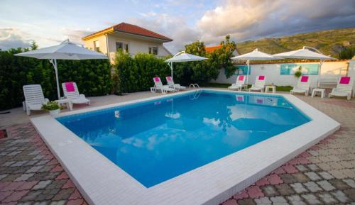 Villa with Swimming Pool