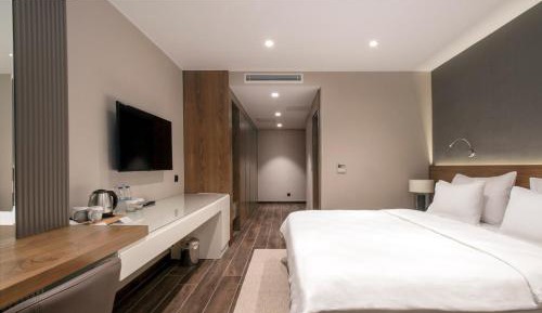 Deluxe Room with King Size Bed, Sea View