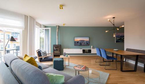 One-Bedroom Apartment with Balcony