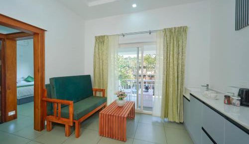 Deluxe Queen Suite