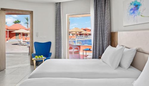 Deluxe Room Pool view