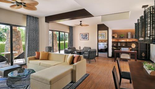 Royal Suite with Theme Park Access, 1 Bedroom Suite, 1 King, Balcony (Complimentary Beach Access to Sheraton JBR and Shuttle to MOE & Dubai Mall)