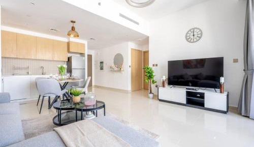 One-Bedroom Apartment with Balcony