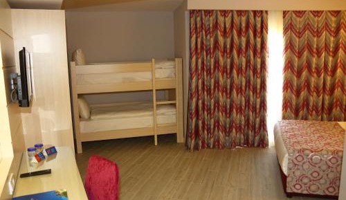 Family Room with Garden View with Bunk Bed