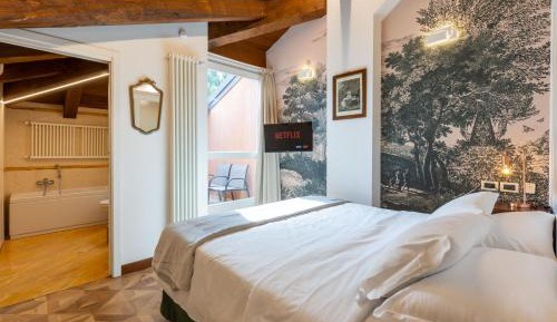Queen Suite with Spa Bath
