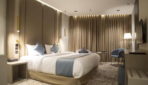 Deluxe King Room