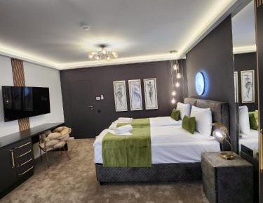 Deluxe King Room