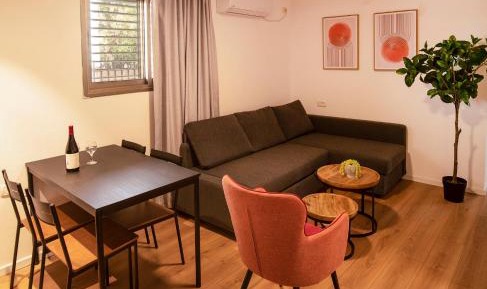 Apartment with Garden View