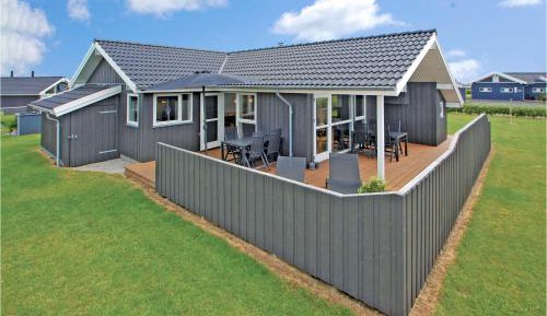 Three-Bedroom Holiday Home 