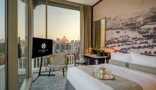 Panoramic Riverview Room with Club Lounge Access