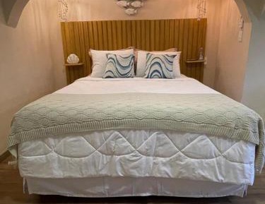 Deluxe Queen Suite