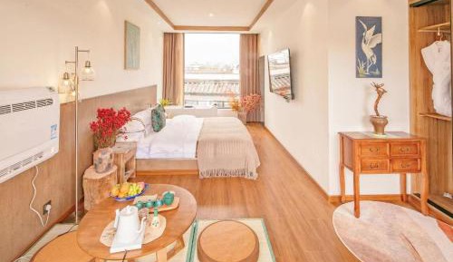 Snowy Mountain View King Room