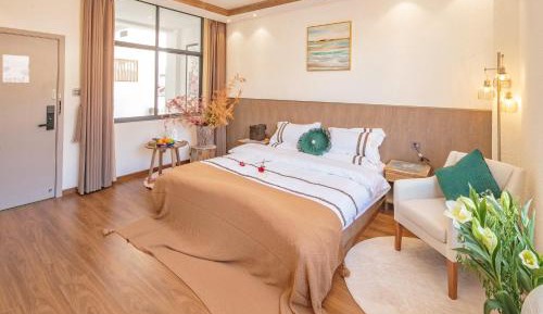 Sunshine King Room