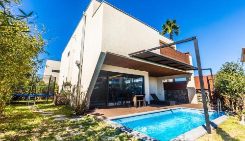Oceanview Poolvilla Suite