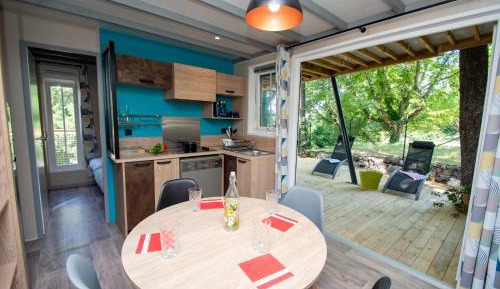 Bungalow with Garden View