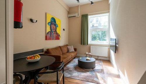 Medium Studio with Kitchen - Duplex