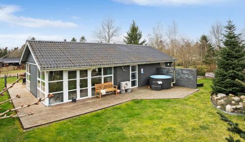 Three-Bedroom Holiday Home 