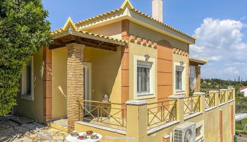 Three-Bedroom Holiday Home 