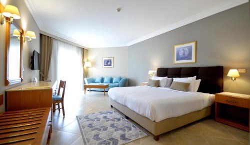 Deluxe Double Room with Pool View