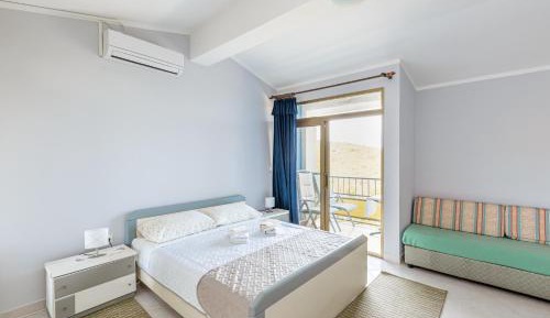 Studio with Balcony and Sea View