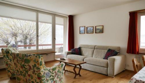 Apartment with Mountain View