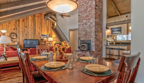 Three-Bedroom Holiday Home 