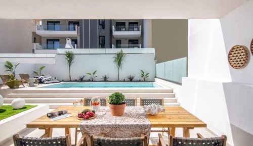 Apartment with Pool View 