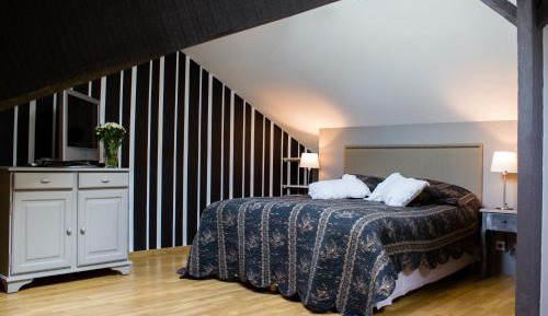 Deluxe Room with Private Bathroom