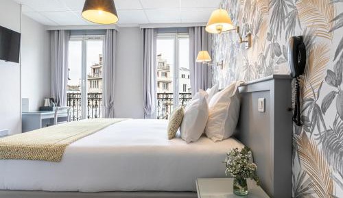 Double Room with Eiffel Tower view