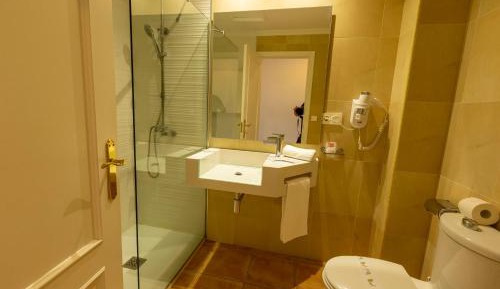 One-Bedroom Apartment (3 Adults + 1 Child)