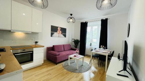 Deluxe Queen Suite