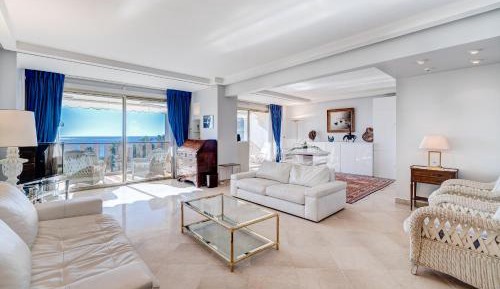 Sea View Two-Bedroom Apartment 8