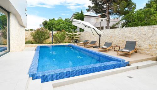 Villa - Beach Front