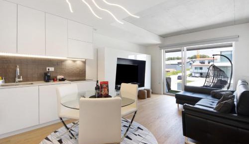 Superior One-Bedroom Apartment with Balcony