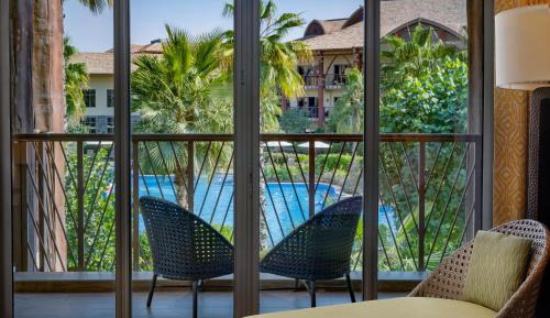 Suite with Theme Park Access, Suite, 1 King, Resort view, Balcony (Complimentary Beach Access to Sheraton JBR and Shuttle to MOE & Dubai Mall)