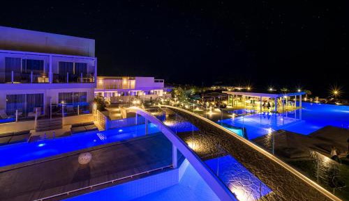 Classic Double Room with Sharing Pool