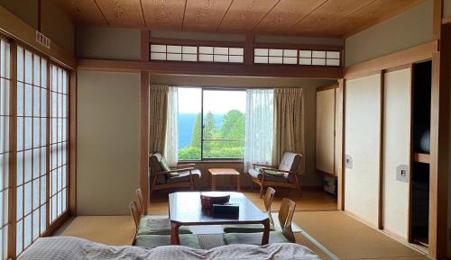 Family Room with Mountain View
