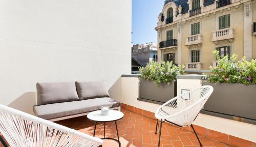 Luxury two-Bedroom Apartment with Terrace