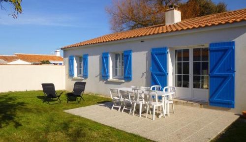 Holiday Home (8 Adults)
