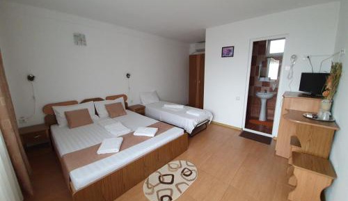 Triple Room with Private Bathroom