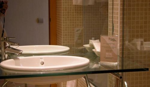 Double or Twin Room with Parking and Wifi 