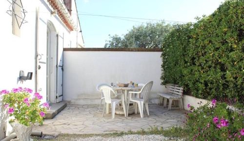 Holiday Home (6 Adults)