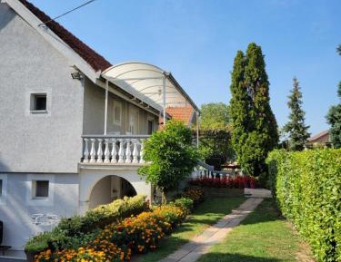 Apartment with Garden View