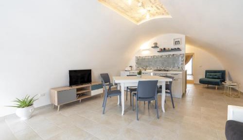 Superior One-Bedroom Apartment with Balcony