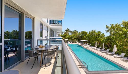 Superior One-Bedroom Apartment with Balcony - Beachfront with Pool View
