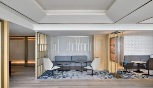 Executive Club King, Club lounge access, 1 King , 20% discount on Spa, 15% discount on F&B