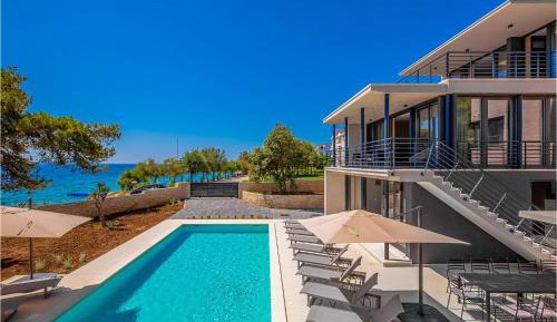 Seven-Bedroom Holiday Home