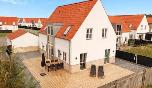 Three-Bedroom Holiday Home 