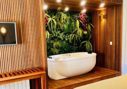 Suite with Hot Tub