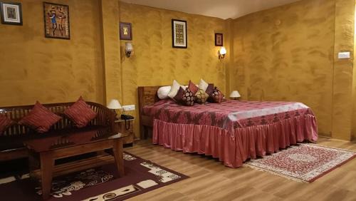 Deluxe King Suite
